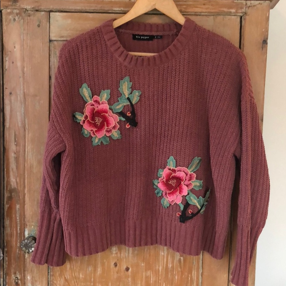 Cropped appliqué sweater